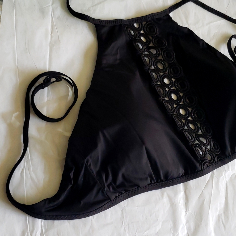 BECCA New BRA High Neck Bikini Top with Lace Macramé Inset NWT BLACK Sz D - Picture 11 of 15